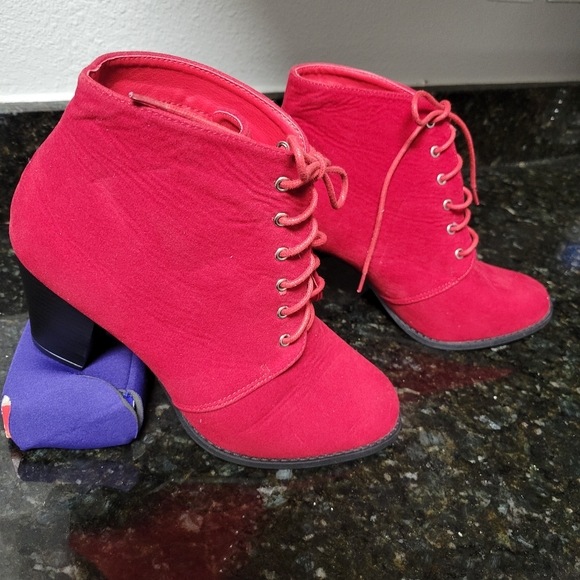 Red boots sueded laceup - Picture 3 of 4